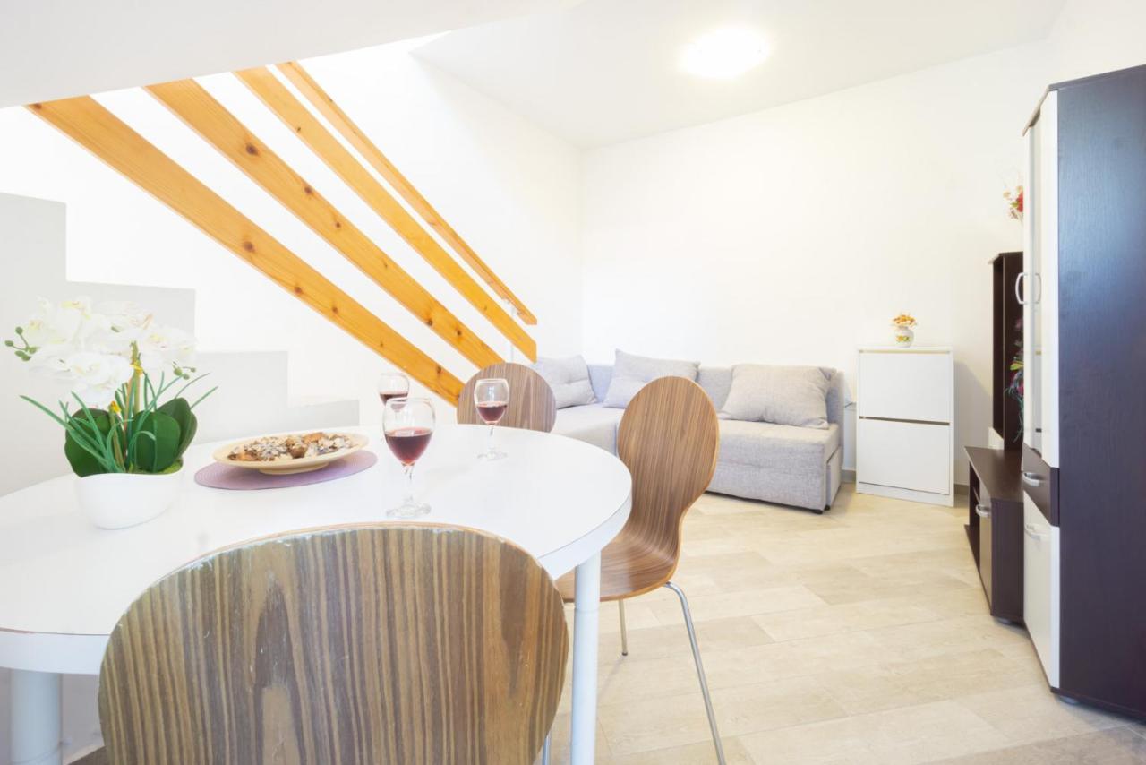 Appartement Kob Orog Good Location With Sea Views And Modern Decor à Metajna Extérieur photo